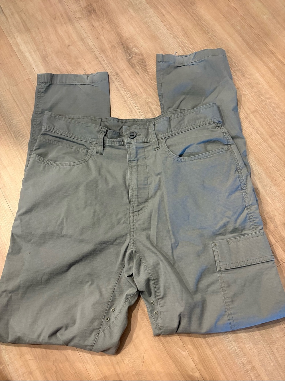 Prana Men's Cargo Pants in Gray